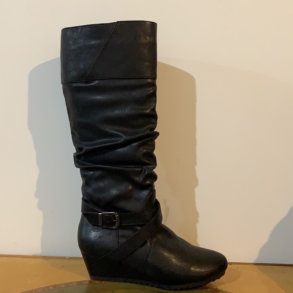 Black Boots - Picture 3 of 9